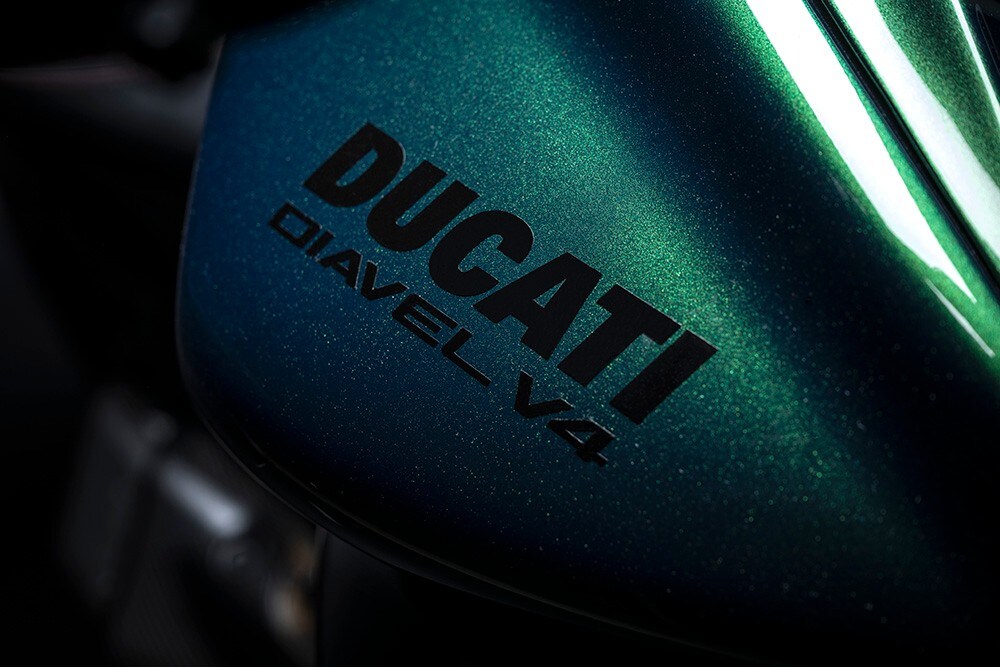 Ducati e Bentley: due serie davvero speciali per la Diavel V4